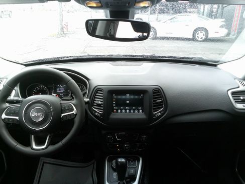 Used 2021 Jeep Compass Latitude AWD/4WD image 16