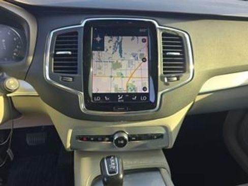 Used 2018 Volvo XC90 T5 Momentum w/ Convenience Package image 8