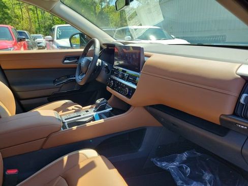 New 2026 Nissan Pathfinder Platinum FWD image 32