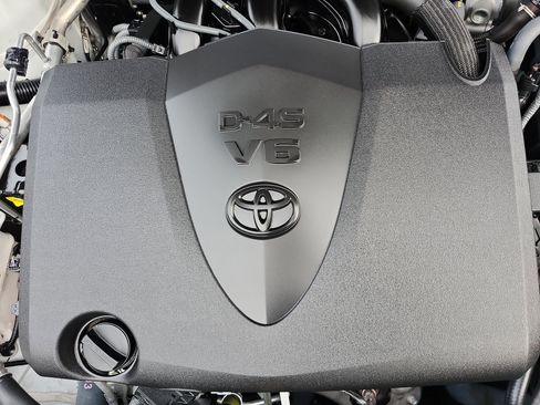 Used 2024 Toyota Camry XLE image 25