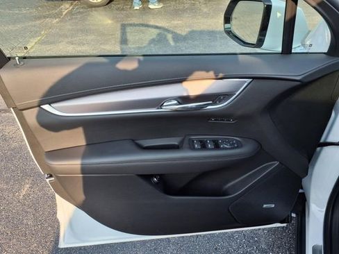 Certified 2025 Cadillac XT6 Luxury image 28