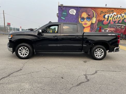 Used 2022 Chevrolet Silverado 1500 LT AWD/4WD image 2