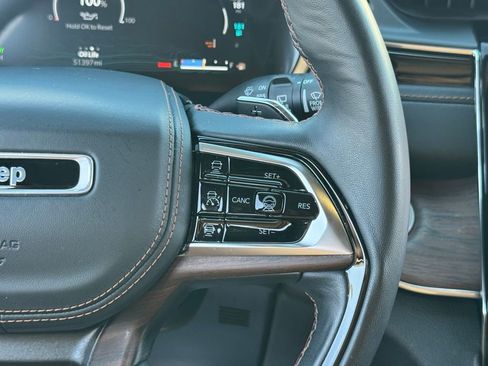 Used 2023 Jeep Grand Cherokee Summit w/ Luxury Tech Group V AWD/4WD image 18