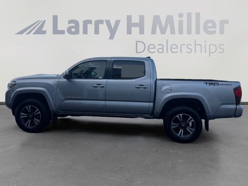 Used 2019 Toyota Tacoma TRD Sport w/ Technology Package image 2