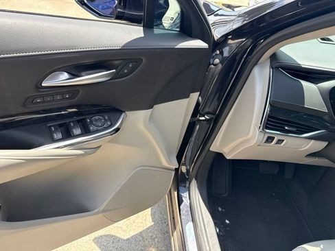 Used 2023 Cadillac XT4 Premium Luxury w/ Cold Weather Package FWD image 15