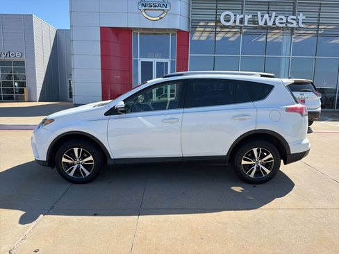 Used 2017 Toyota RAV4 XLE FWD image 2
