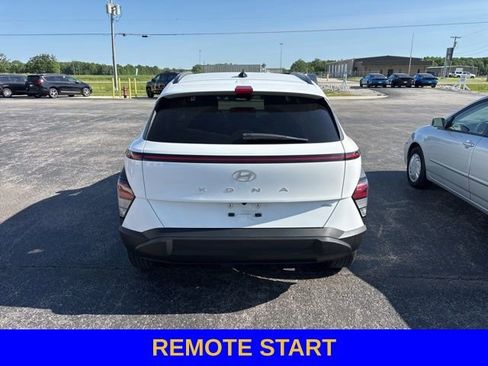 Used 2024 Hyundai Kona SEL AWD/4WD image 3