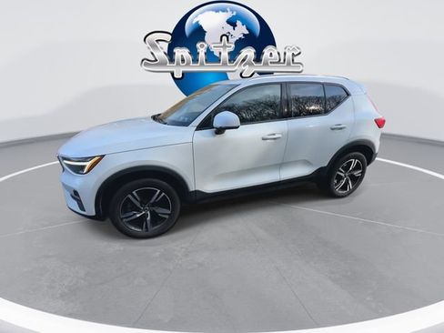 Used 2023 Volvo XC40 B5 Core w/ Convenience Package image 7
