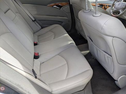 Used 2009 Mercedes-Benz E 350 4MATIC Sedan image 19