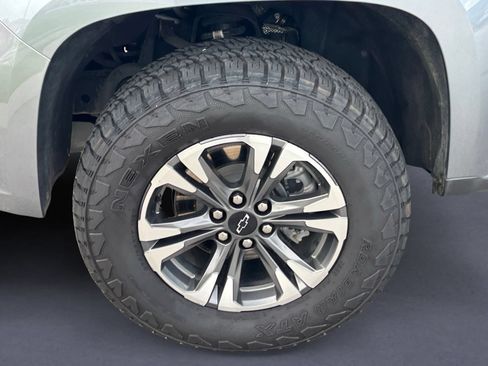 Used 2022 Chevrolet Colorado Z71 AWD/4WD image 11