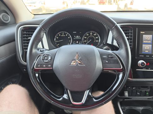 Used 2020 Mitsubishi Outlander SEL AWD/4WD image 18
