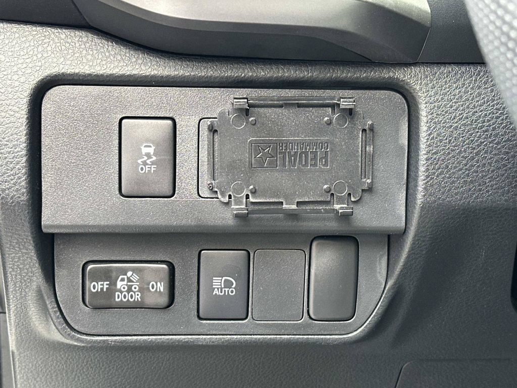 Used 2023 Toyota Tacoma SR5 w/ Technology Package AWD/4WD image 26