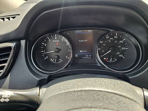 Used 2018 Nissan Rogue SV w/ Premium Package FWD image 13