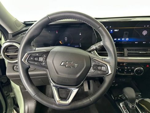 Used 2024 Chevrolet Trax ACTIV w/ Sunroof Package image 14