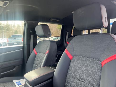 Certified 2024 Chevrolet Colorado Z71 w/ LPO, Dark Essentials Package image 13