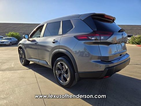 Used 2025 Nissan Rogue SV w/ SV Premium Package FWD image 4