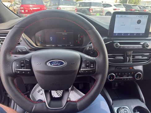 Certified 2025 Ford Escape ST-Line Select AWD/4WD image 16