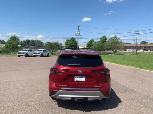 New 2026 Toyota Highlander Platinum AWD/4WD image 6
