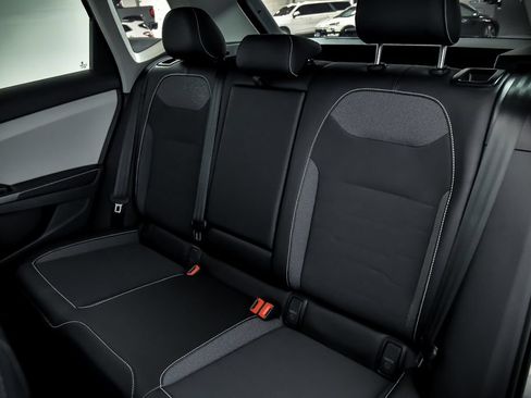 New 2026 Volkswagen Taos SE AWD/4WD image 9
