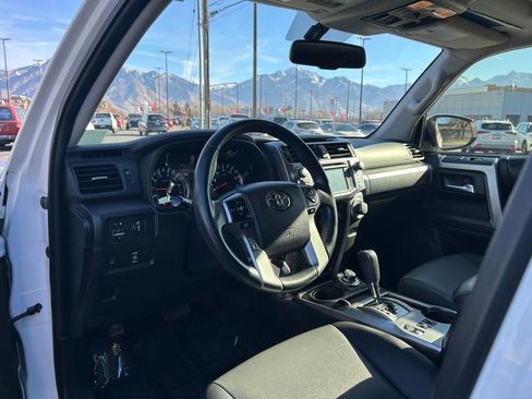 Used 2019 Toyota 4Runner SR5 Premium image 10