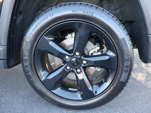 Used 2023 Jeep Grand Cherokee Limited w/ Black Appearance Package AWD/4WD image 42
