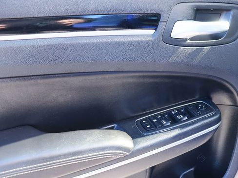 Used 2018 Chrysler 300 S image 37