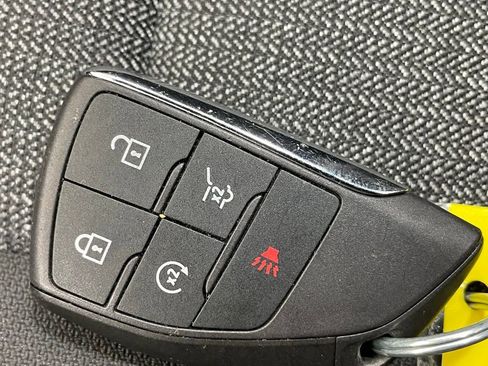 Used 2025 GMC Acadia Elevation image 30