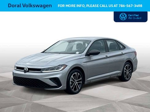 Used 2025 Volkswagen Jetta Sport image 4