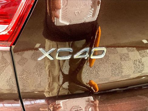 Used 2023 Volvo XC40 Recharge Ultimate w/ Protection Package Premier AWD/4WD image 7