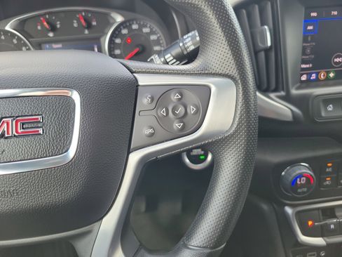 Used 2024 GMC Terrain SLE w/ Driver Convenience Package FWD image 22