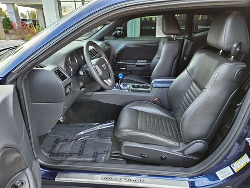 Used 2013 Dodge Challenger R/T image 12