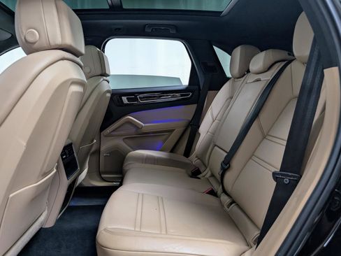 Used 2019 Porsche Cayenne AWD/4WD image 18