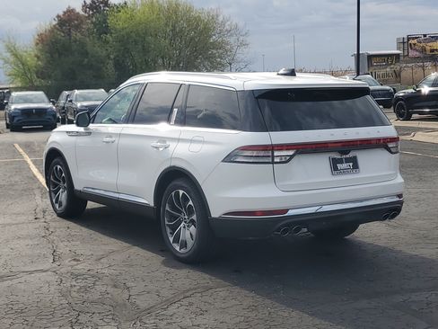 New 2026 Lincoln Aviator AWD image 3
