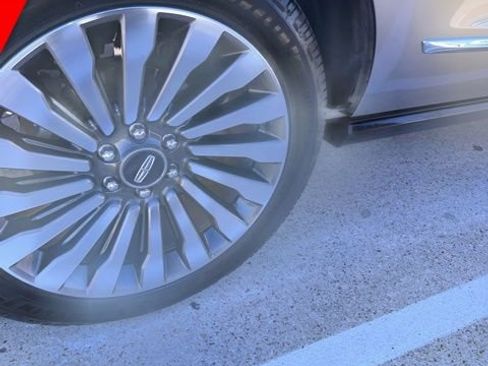 Used 2020 Lincoln Navigator Reserve w/ Luxury Package image 3