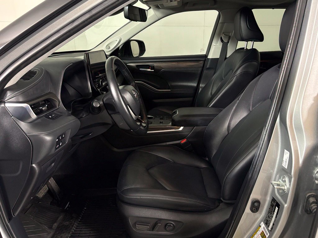 Used 2024 Toyota Highlander Limited AWD/4WD image 15