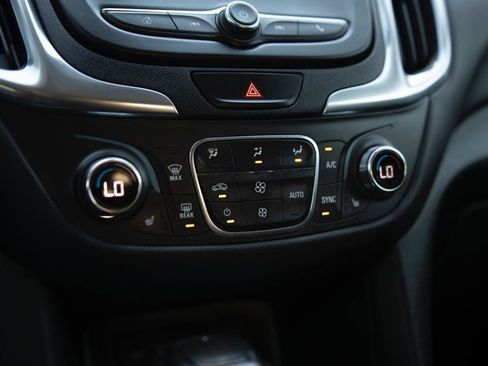 Used 2021 Chevrolet Equinox LT image 9