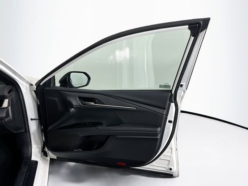 Used 2025 Toyota Camry SE image 32