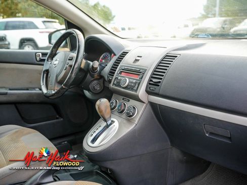 Used 2010 Nissan Sentra 2.0 S w/ Convenience Pkg image 8