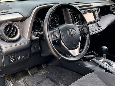 Used 2018 Toyota RAV4 XLE AWD/4WD image 16