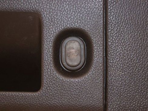 Used 2018 Cadillac Escalade Luxury image 17