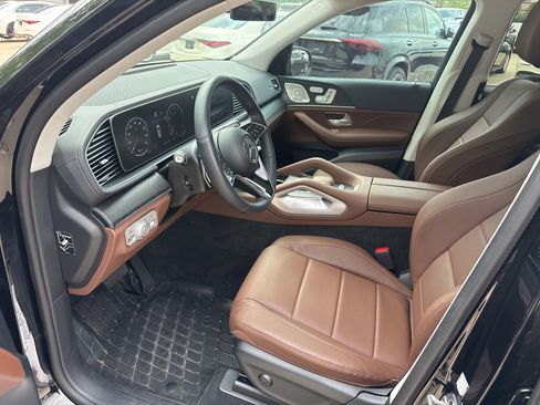 Used 2026 Mercedes-Benz GLS 450 4MATIC image 9