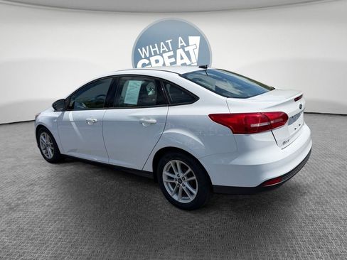 Used 2018 Ford Focus SE w/ Cold Weather Package FWD image 6
