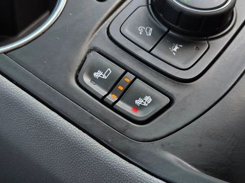 Used 2023 GMC Terrain SLT w/ Tech Package image 29