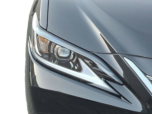 Used 2023 Lexus ES 350 w/ Premium Package image 10