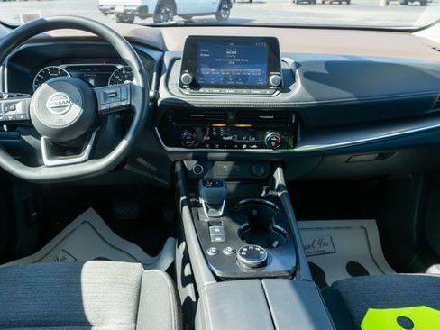 Used 2021 Nissan Rogue SV image 14