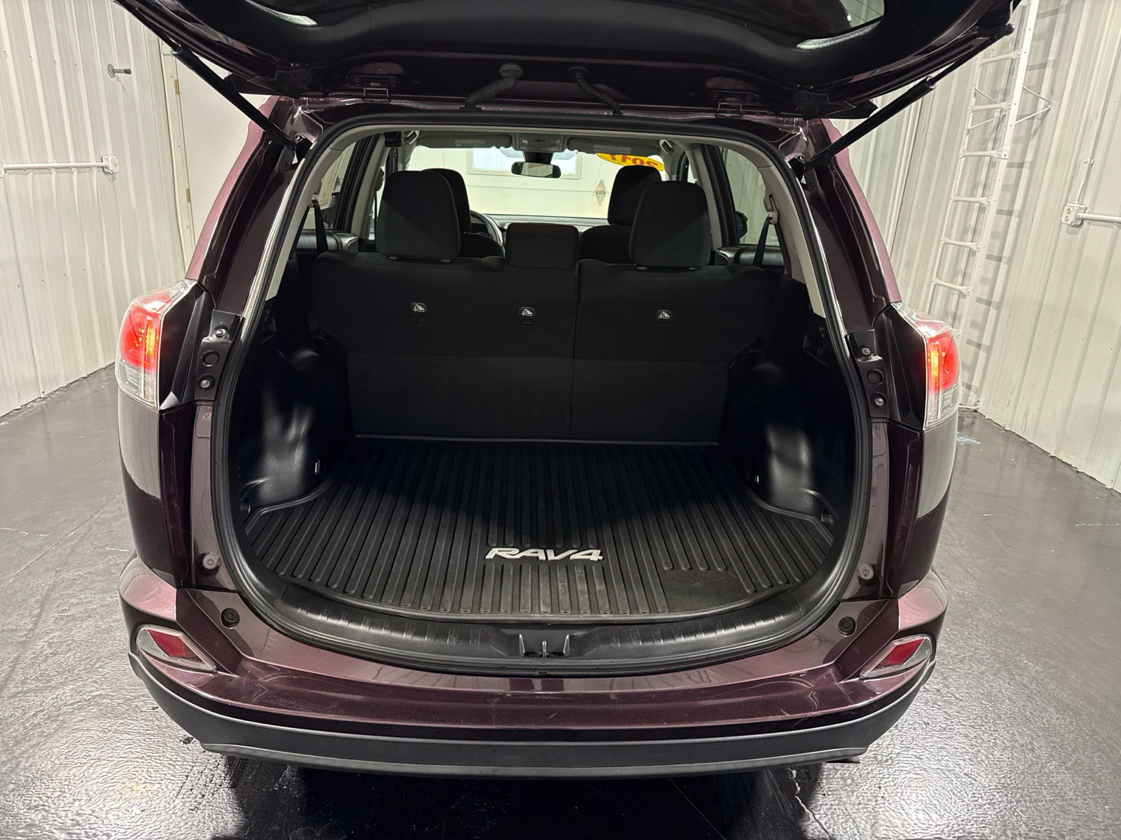Used 2017 Toyota RAV4 LE AWD/4WD image 39