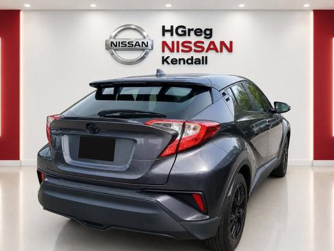 Used 2020 Toyota C-HR XLE FWD image 4