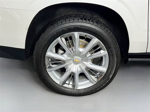 Used 2023 Chevrolet Suburban High Country w/ Advanced Technology Package image 40