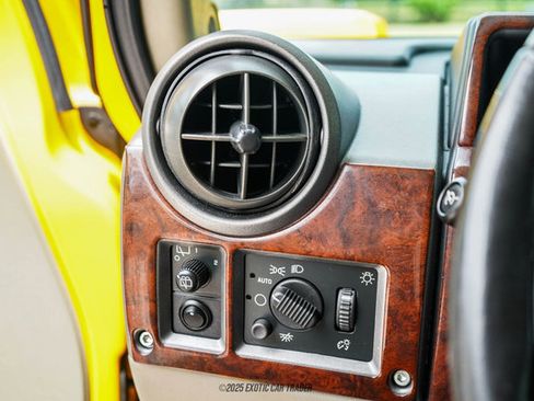 Used 2003 HUMMER H2 w/ Preferred Equipment Group image 29