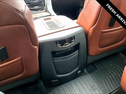 Used 2020 Cadillac Escalade Premium Luxury AWD/4WD image 11